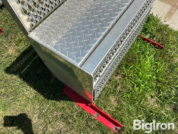 peterbilt-aluminum-step/battery-box-image-12