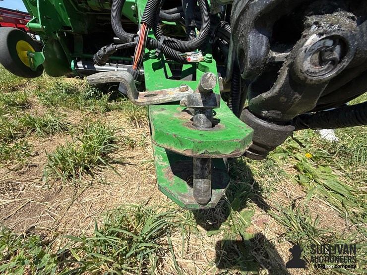 2010-john-deere-568-image-11