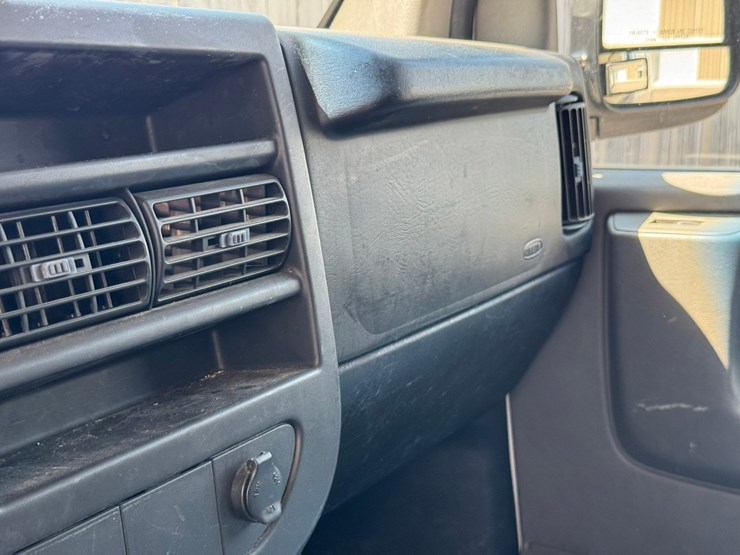 #1896-•-2008-chevy-express-van-image-34