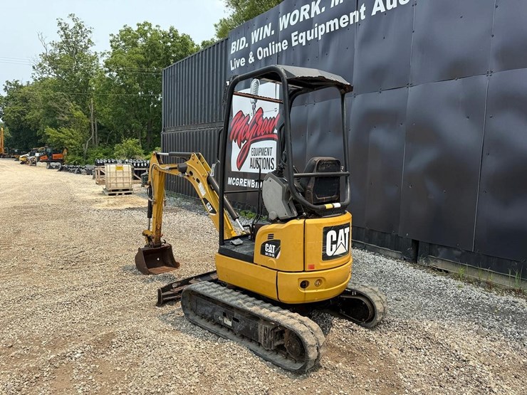 2015-caterpillar-301.7-image-2