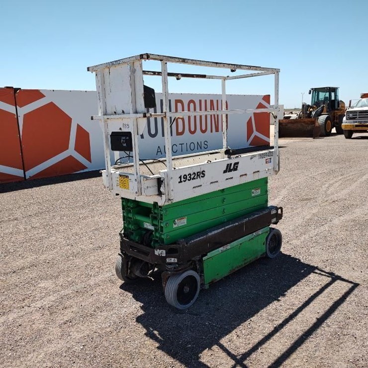 2017 JLG 1932R