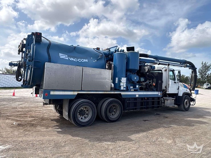 2017-freightliner-114sd-image-3