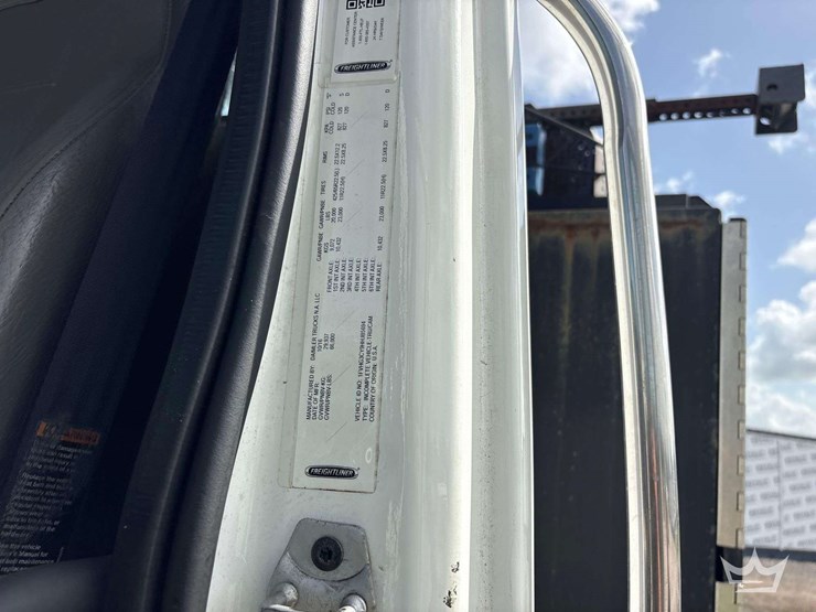 2017-freightliner-114sd-image-7