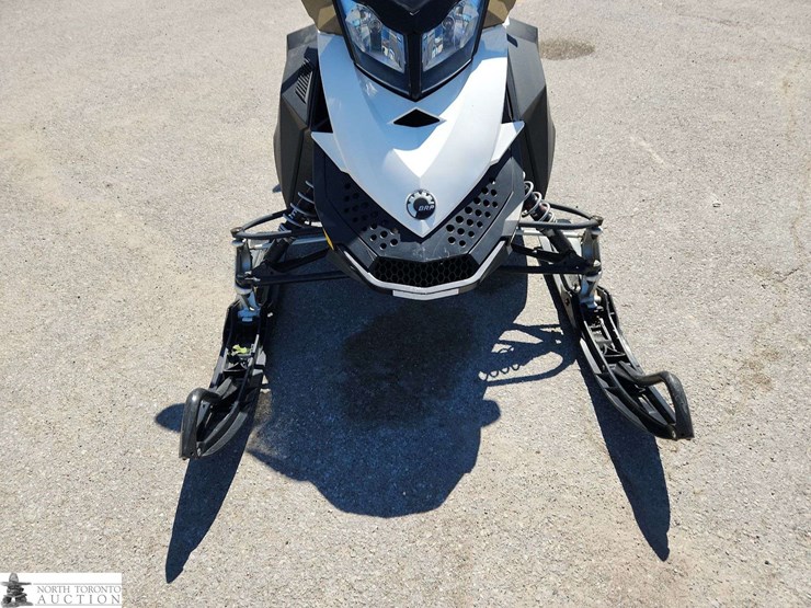 2014-grand-touring-sport-ski-doo-2014-ski-doo-grand-touring-sport-image-2