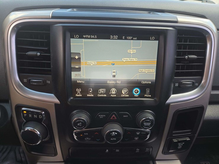 2017-ram-1500-slt-image-16