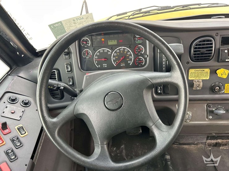 2016-freightliner-b2-image-11