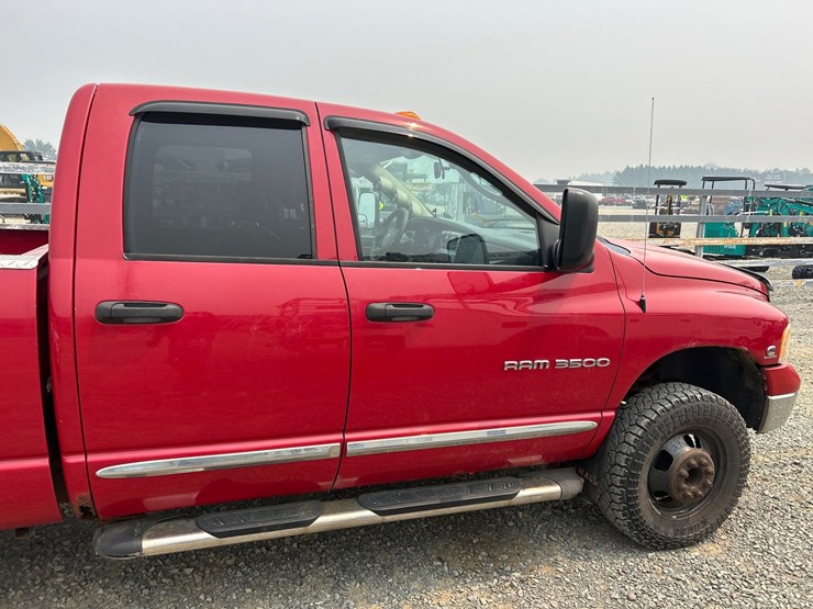 2005-dodge-ram-3500-image-13