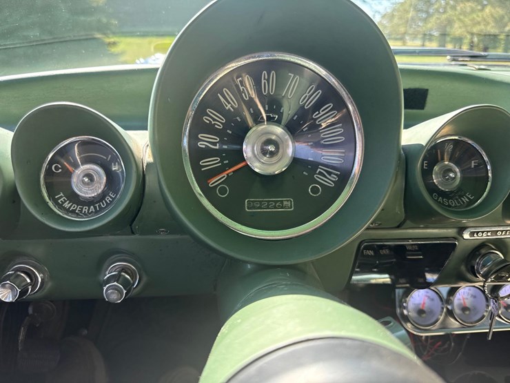 1960-chevrolet-biscayne-sedan-image-24