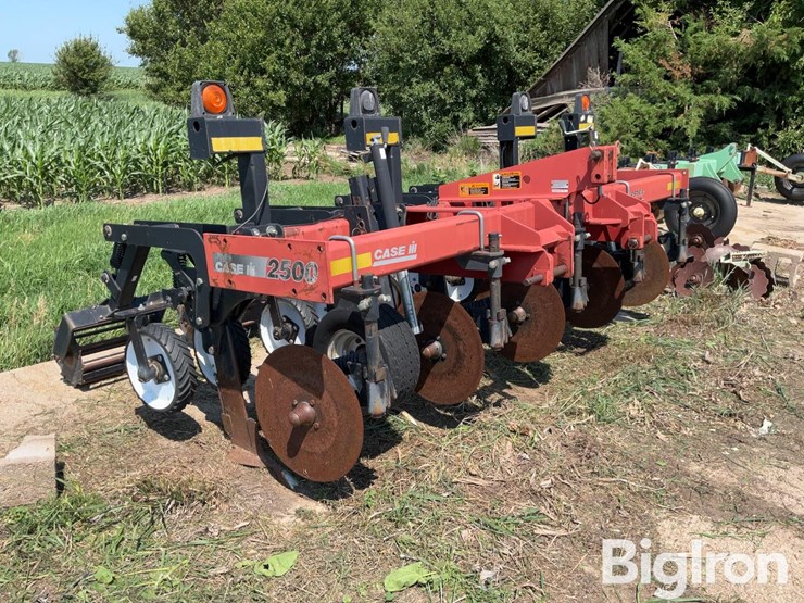case-ih-2500-image-3