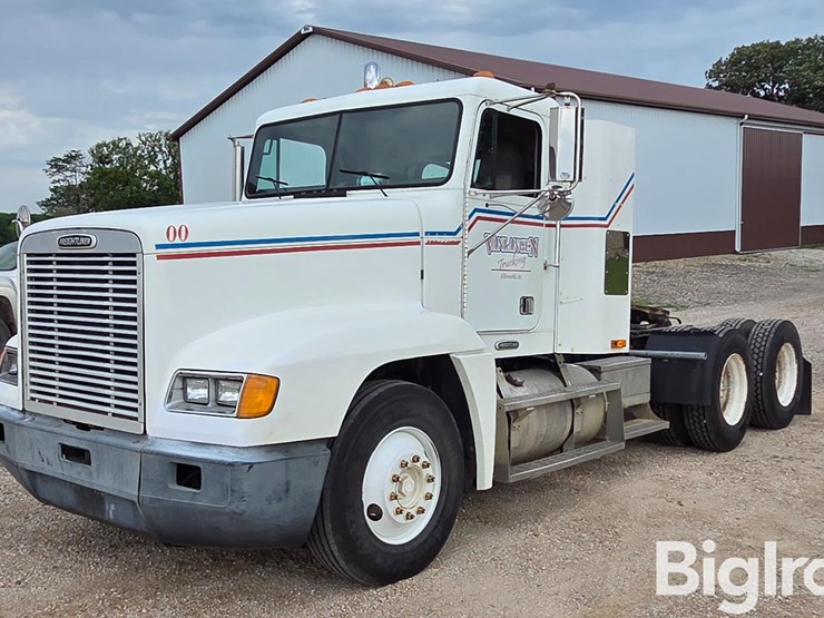 2000-freightliner-fld120-image-1
