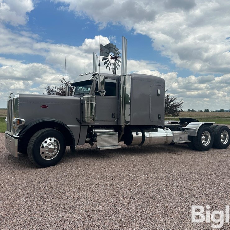 2016 PETERBILT 389