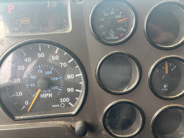 2004-mack-granite-cv713-image-40