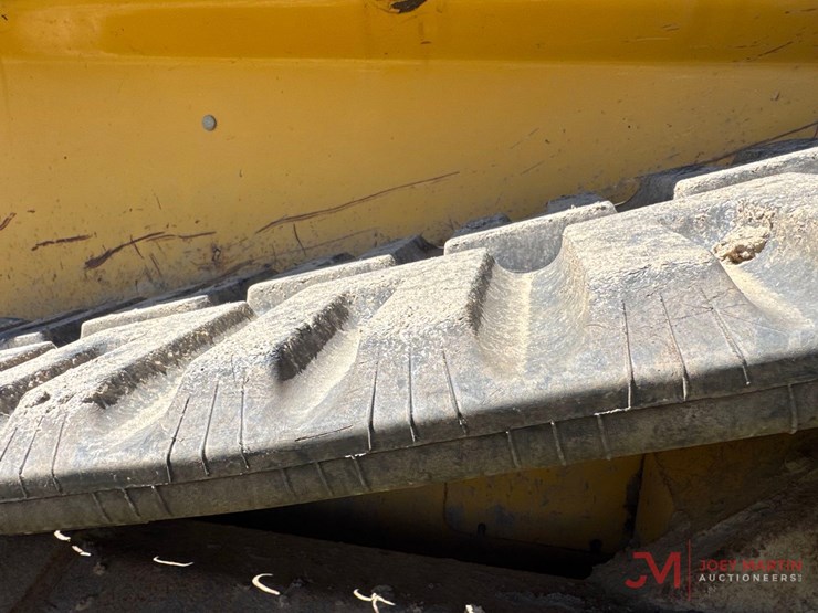 deere-ct332-image-10