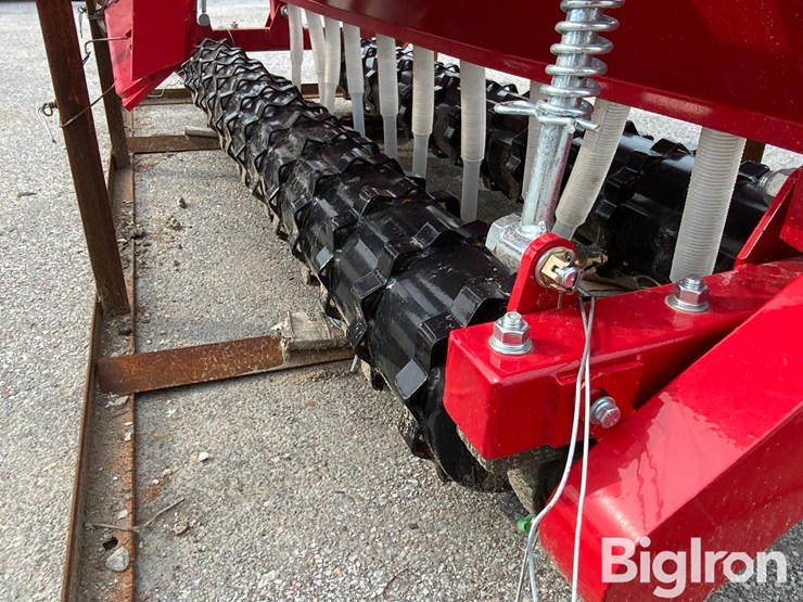 2025-massey-ferguson-730-image-11