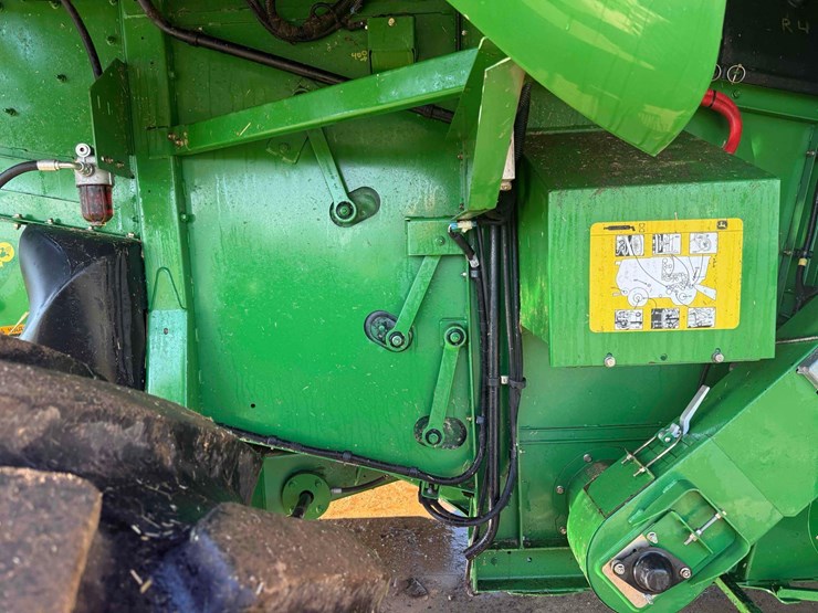 2011-john-deere-9760-combine-image-16