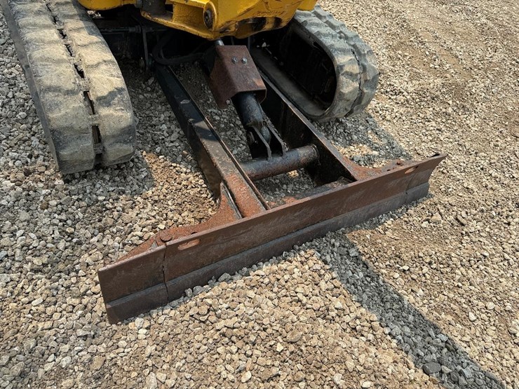 2015-caterpillar-301.7-image-10
