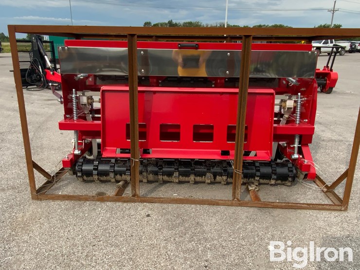 2025-massey-ferguson-730-image-6