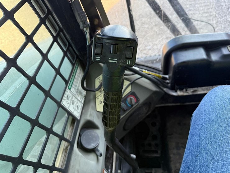 2013-bobcat-s650-image-26