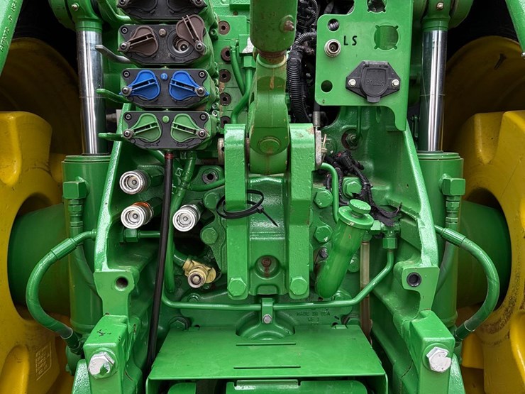 2014-john-deere-8320r-image-42