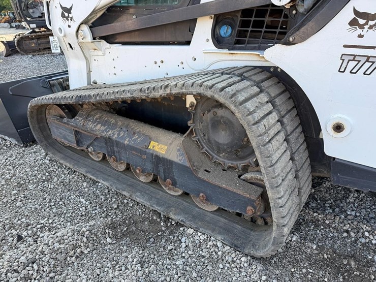 2022-bobcat-t770-image-17
