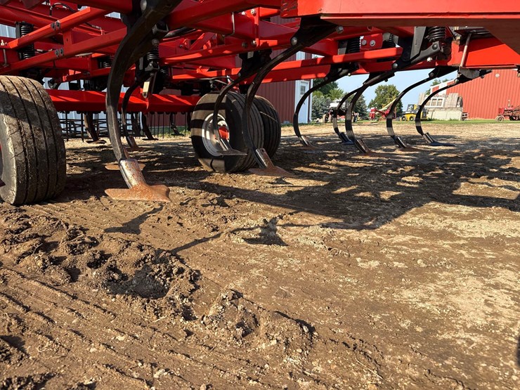 2013-kuhn-krause-5635-46ft-field-cultivator-image-38