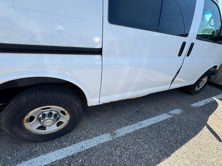 #1896-•-2008-chevy-express-van-image-15