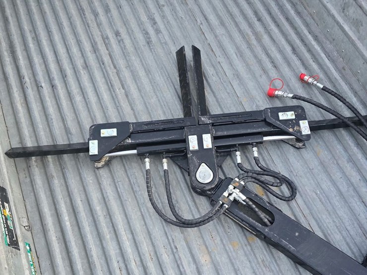 #2098-•-chevron-forklift-vehicle-towing-attachment-image-2