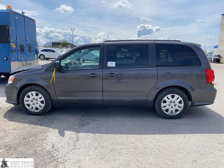 2017-dodge-grand-caravan-sxt-image-8