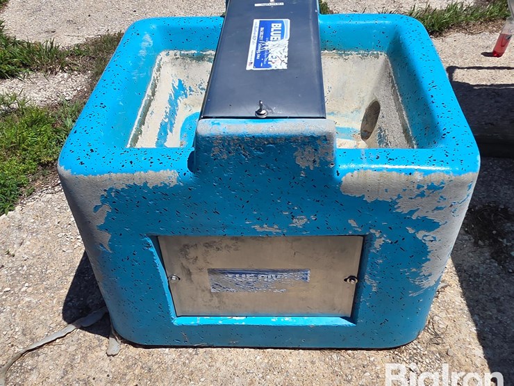 blue-river-42ch-cattle-waterer-image-2