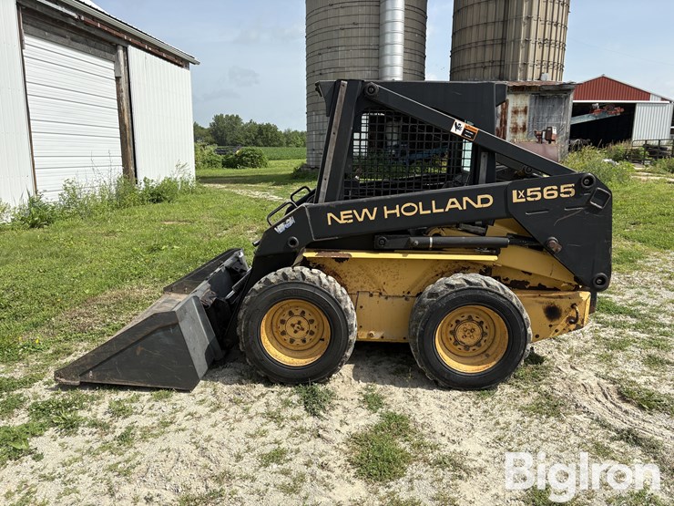 new-holland-lx565-image-8
