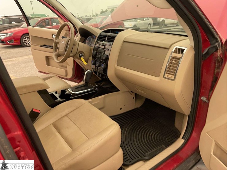 2011-ford-escape-image-14