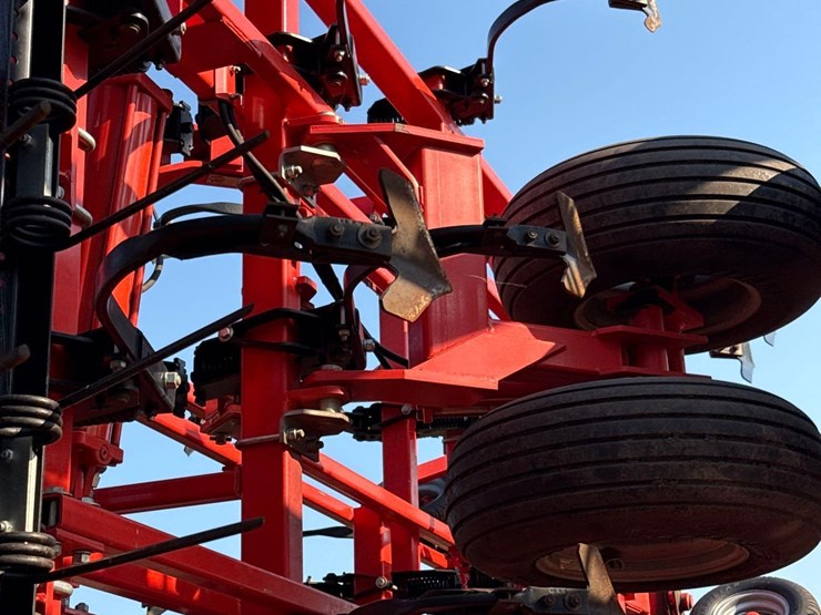 2013-kuhn-krause-5635-46ft-field-cultivator-image-49