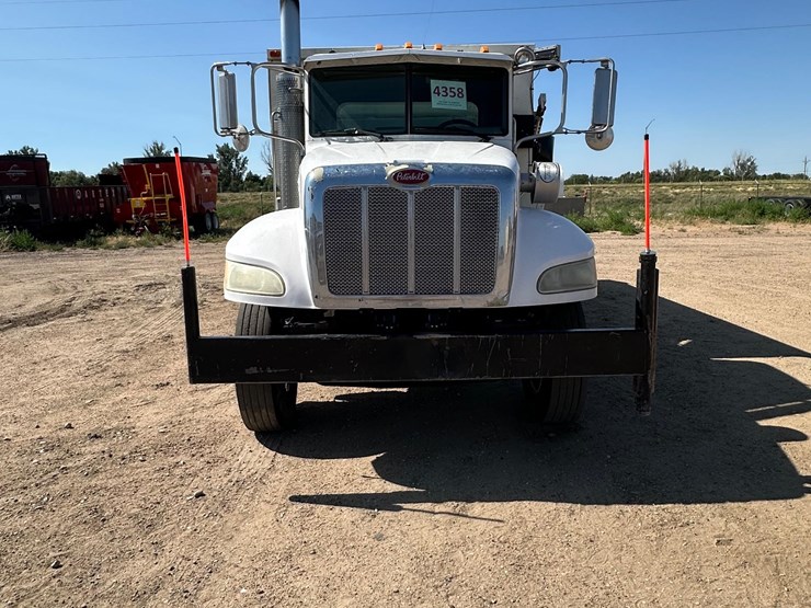 2008-peterbilt-335-image-2