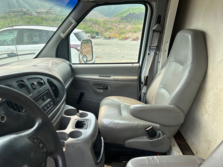 2002-ford-e450-image-46
