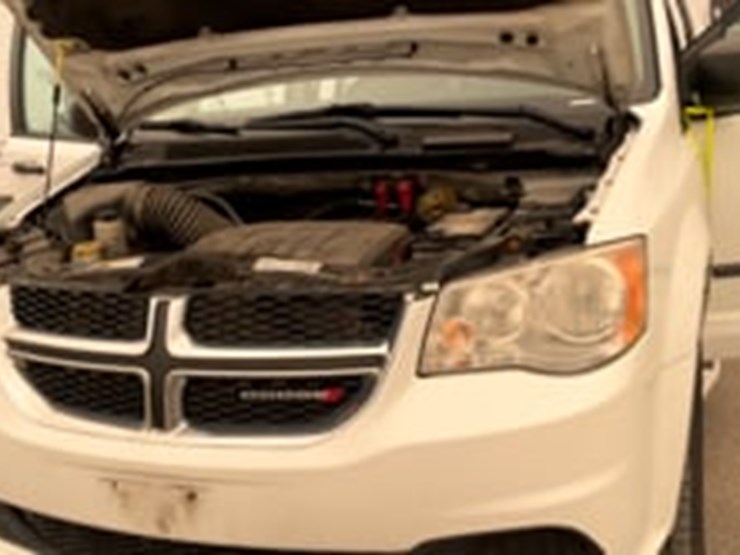2014-dodge-grand-caravan-sxt-image-9