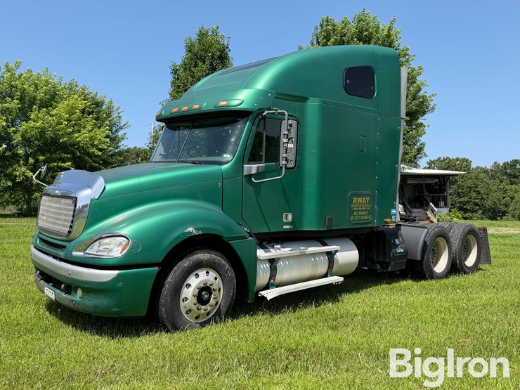 2006-freightliner-columbia-120-image-1