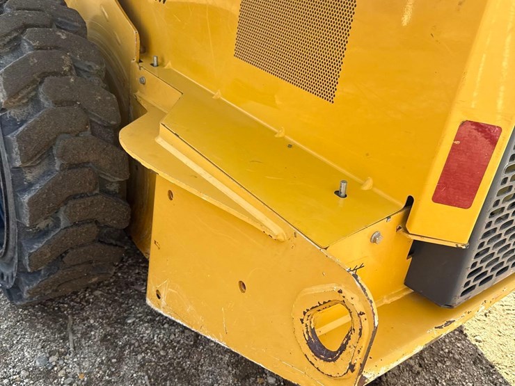 2013-deere-318e-image-20
