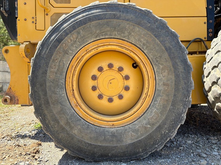 2018-caterpillar-12m3-image-90