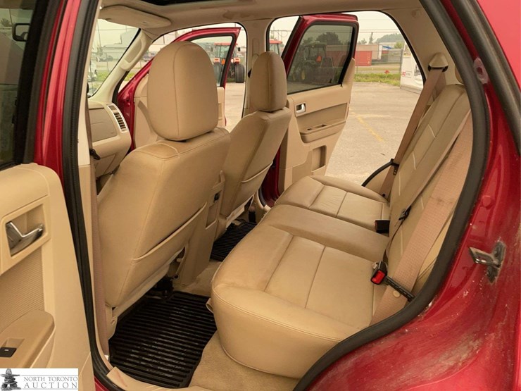 2011-ford-escape-image-17