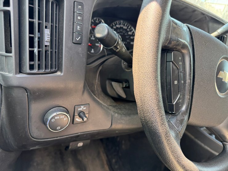 #1896-•-2008-chevy-express-van-image-38