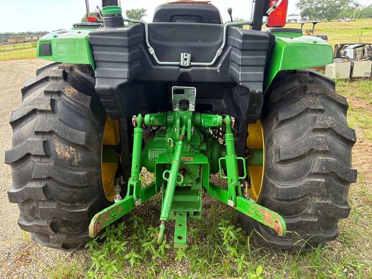 john-deere-4044m-image-5