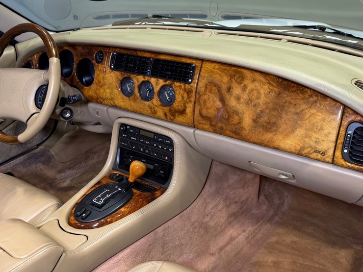 #1516-•-1997-jaguar-xk8-convertible-image-61