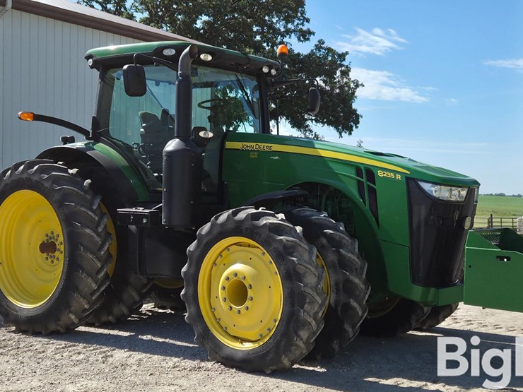 2013-john-deere-8235r-image-3