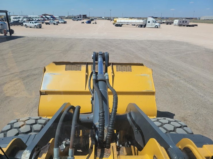 2022-john-deere-644-image-38