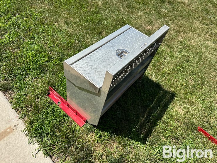peterbilt-aluminum-step/battery-box-image-7