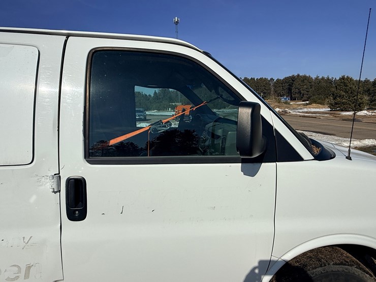 2004-chevrolet-3500-image-27