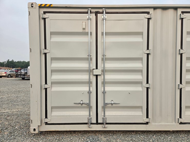 #5151-•-40'-(5)-door-shipping-contianer-image-9