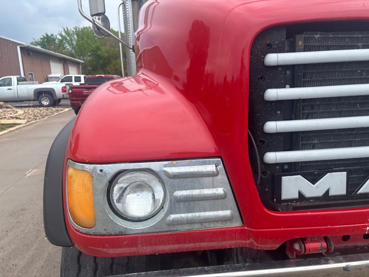 2004-mack-granite-cv713-image-15
