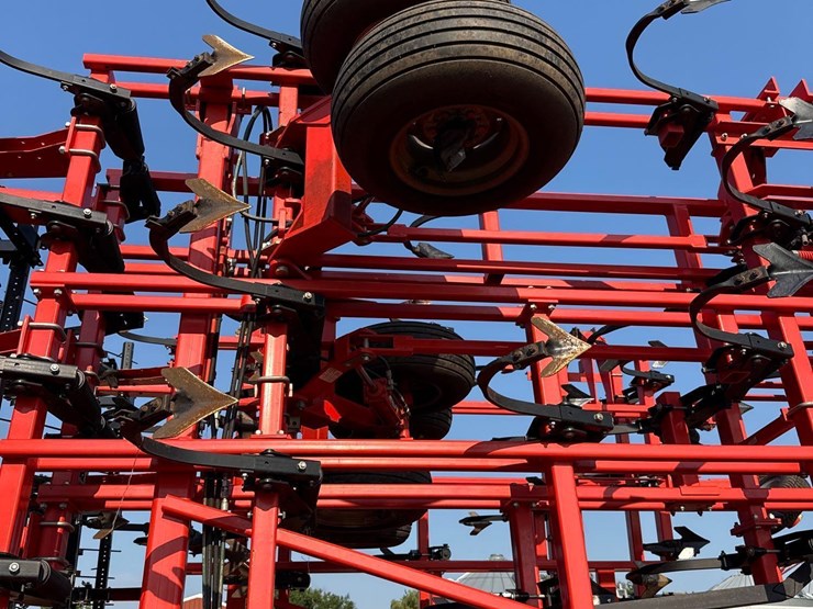 2013-kuhn-krause-5635-46ft-field-cultivator-image-26