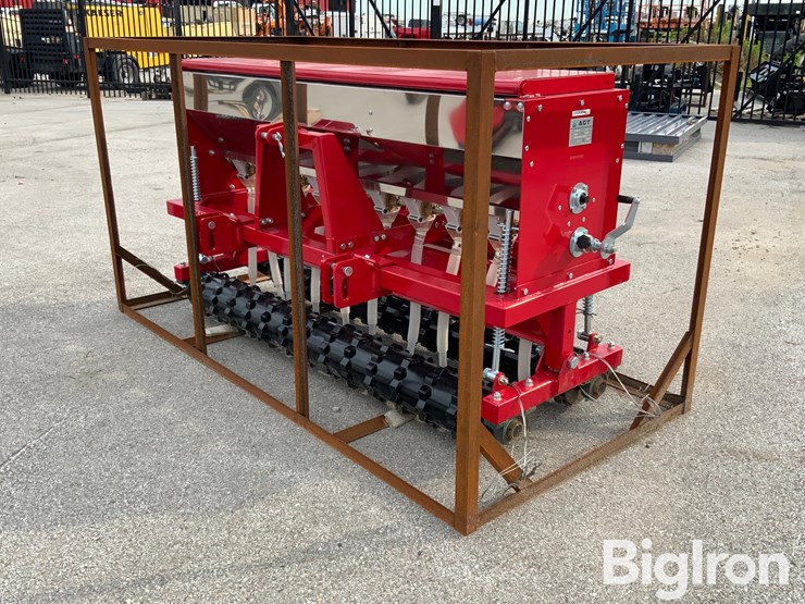 2025-massey-ferguson-730-image-1